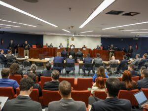 Julgamento do STF sobre redes sociais e conteúdo ilegal.