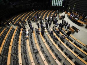 Câmara derruba decreto de Lula sobre aumento do IOF fiscal.