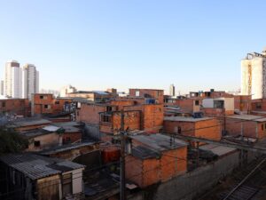 Presidente Lula anuncia auxílio para moradores da favela do Moinho durante visita a SP.