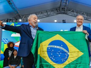 Alckmin em negociações comerciais sob a influência de Trump.