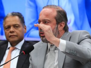 Ministro Alexandre Silveira discute estabilização política em 2026.