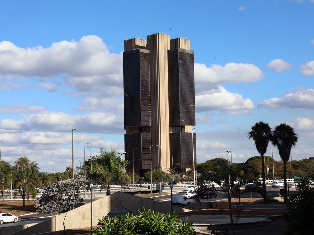 Conflitos no Banco Central sobre fusão do Banco Master.