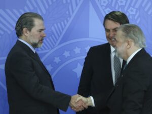 PGR acusa Bolsonaro de envolvimento em trama golpista.