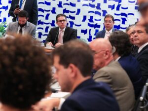Câmara dos Deputados votando sobre redução de benefícios fiscais.