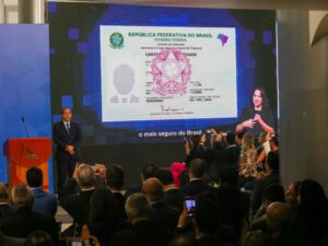 "Governo federal acelera emissão da Carteira de Identidade Nacional para facilitar acesso a benefícios sociais."