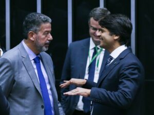 Propostas de reforma administrativa na Câmara com bônus e concurso unificado.