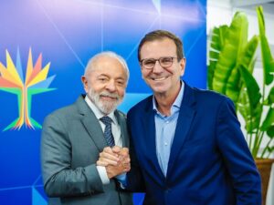 ** Eduardo Paes elogia Ratinho Júnior em evento no Rio.