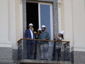 "Senado aprova PEC sobre educação como vetor de progresso no Brasil."