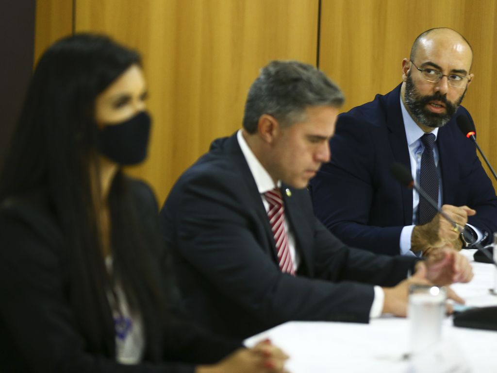 Ex-secretário de Segurança Pública, Fernando de Sousa Oliveira, nega conivência no STF.
