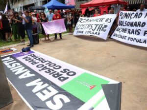 "Movimento Frente Povo Sem Medo protesta contra o Congresso."