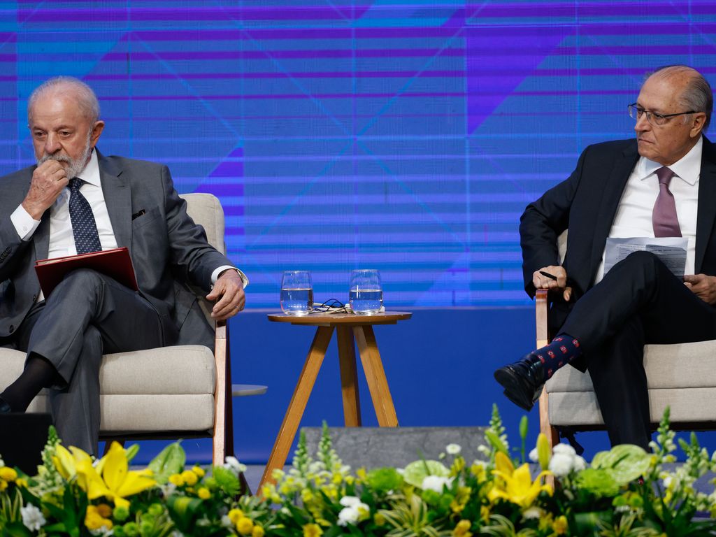 "Geraldo Alckmin se reúne com empresários sobre tarifas dos EUA."