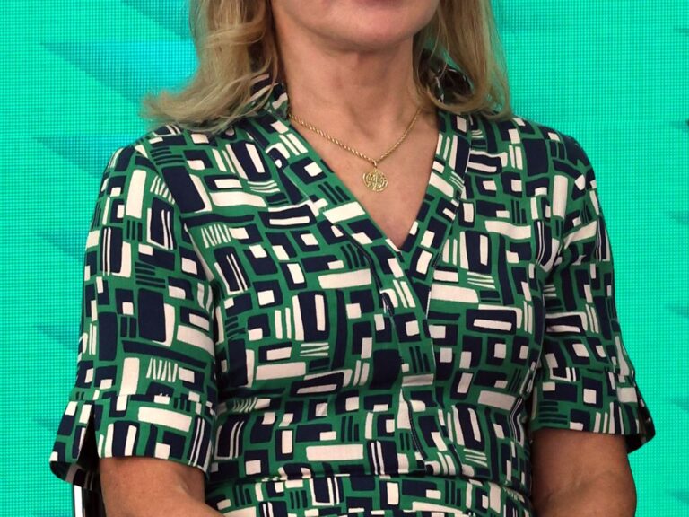** Gleisi Hoffmann critica Trump sobre apoio a Bolsonaro.