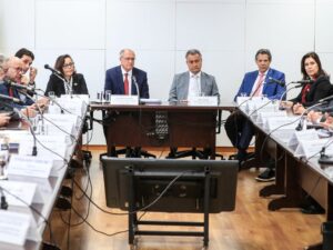 Haddad fortalecido após crise do IOF e apoio político.