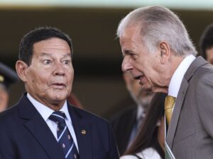 ** Hamilton Mourão critica tarifa de Trump e defende diálogo Brasil-EUA.