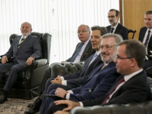 ** Lula e Peña discutem espionagem da Abin e Itaipu.