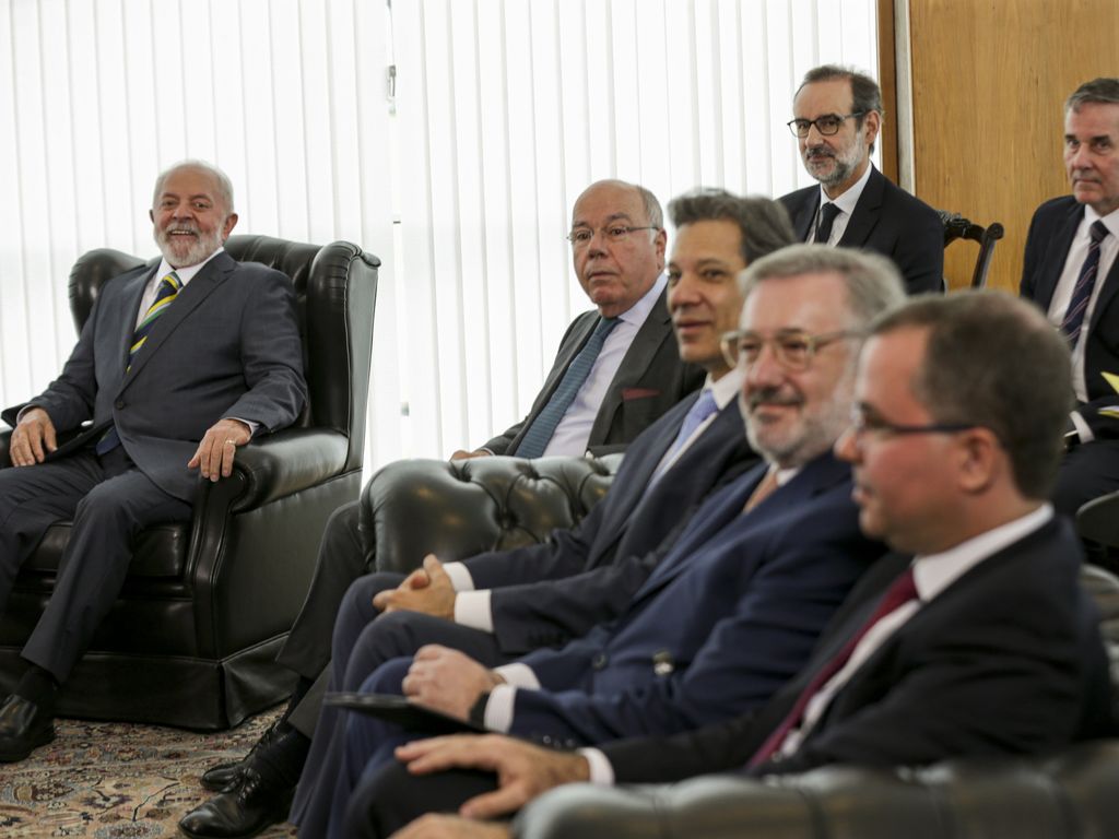 ** Lula e Peña discutem espionagem da Abin e Itaipu.