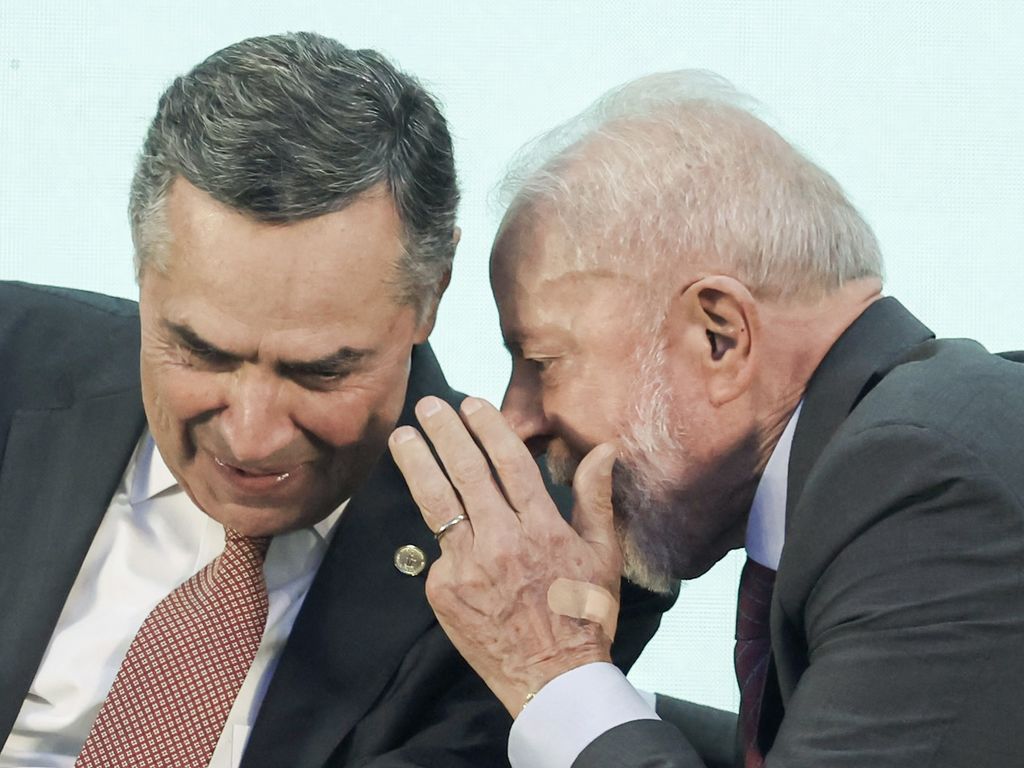 Lula se reúne com ministros do STF após sanções dos EUA.