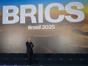 Lula e aliados ganham destaque nas redes após tarifas de Trump.