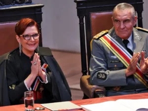 Ministra Maria Elizabeth Rocha apoia Barroso após críticas de Trump à Justiça brasileira.