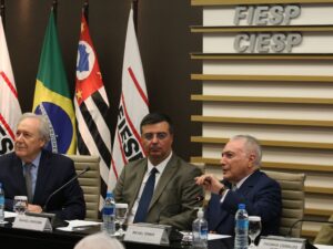 Michel Temer critica cancelamento de vistos do STF em fala sobre diálogo.