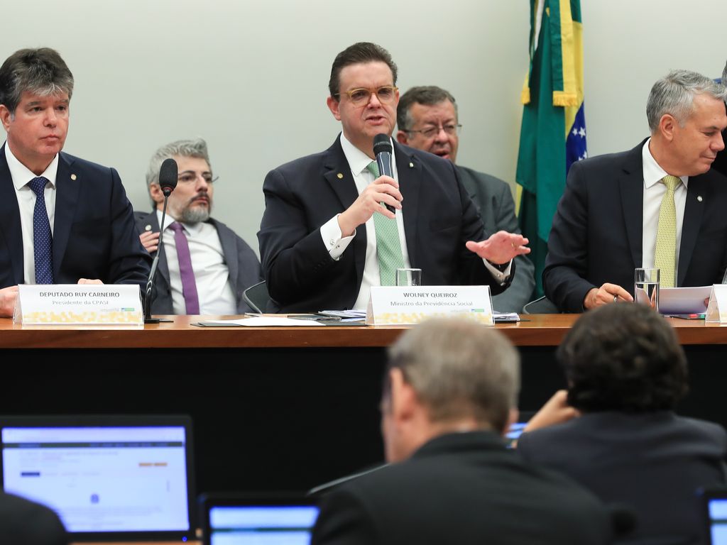 "Lista de passageiros do jatinho utilizado por Motta em voo oficial."