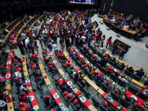 ** MST ocupa sedes do Incra em protesto por reforma agrária.