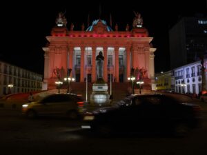 Membros do PL debatem estratégias internas após manifestações fracas.