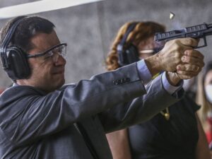 Senadores brasileiros negociam tarifas comerciais nos EUA.