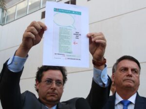 ** Senador Marcos do Val viaja aos EUA com passaporte bloqueado.