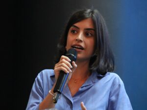 ** Tabata Amaral critica Tarcísio de Freitas sobre tarifas de Trump.