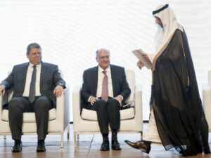 ** Empresários paulistas buscam apoio de Tarcísio e Alckmin contra tarifas de Trump.