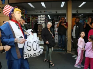 Apoio de Trump visto como obstáculo para candidato em 2026.