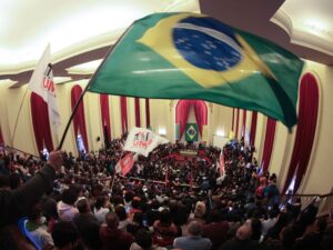 Juristas e ativistas se unem na USP pela soberania nacional.