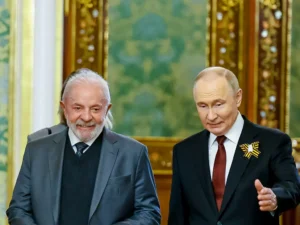 ** Vladimir Putin participando da cúpula do Brics por videoconferência.