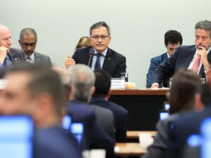 ** Deputados federais discutem isenção do IR e jornada 6 por 1.