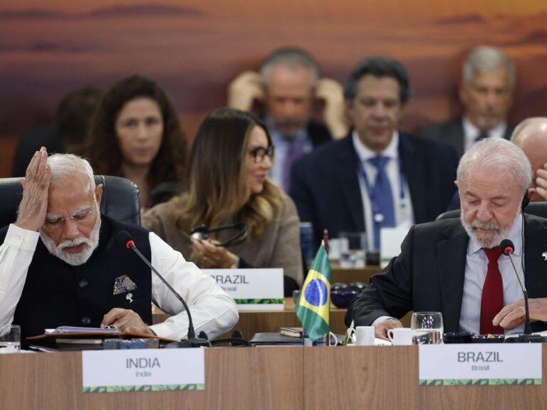 Lula critica FMI e Banco Mundial na cúpula do Brics, abordando desigualdades financeiras.
