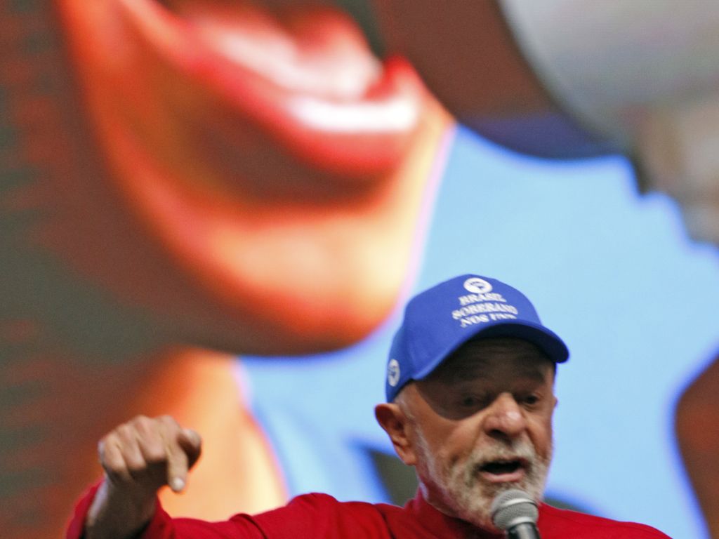 "Lula anuncia taxação sobre big techs dos EUA como resposta."