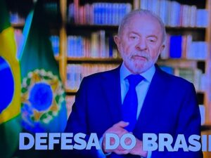 ** Lula discute soberania do Brasil e critica Trump em evento.