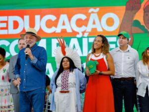 Presidente Lula discute tarifas comerciais com os EUA.