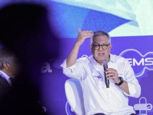 Alexandre Padilha enfrenta restrições de visto dos EUA por vínculos com Cuba.