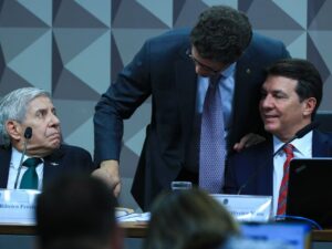 General Augusto Heleno em julgamento, Forças Armadas presentes.
