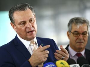 "O senador Omar Aziz e Carlos Viana após mudança na CPI do INSS"