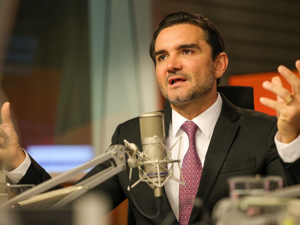 Ministro do Turismo Celso Sabino enfrenta pressão no União Brasil.