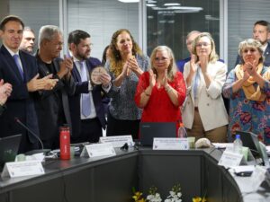 Professora Eneá de Stutz denuncia assédio moral na Comissão de Anistia.