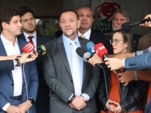 Jantar de posse de Edinho Silva em Brasília com políticos diversos.