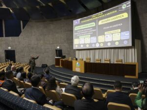 "Julgamento de militares no Brasil envolvendo altos oficiais."