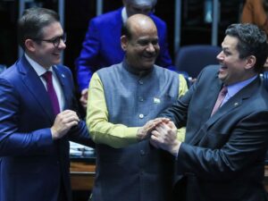 Representantes discutem legislação sobre emergência climática no Rio.