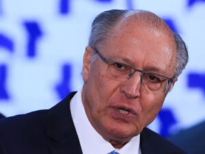 Vice-presidente Geraldo Alckmin apresenta propostas para proteger exportações brasileiras.
