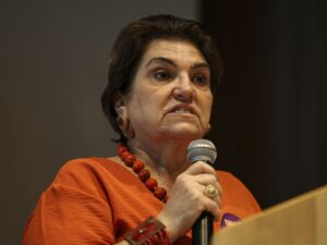 Proposta do governo brasileiro sobre regulação de redes sociais sem ordem judicial.