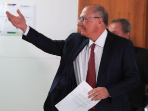 ** Lula em disputa comercial com os EUA, pesquisa revela percepções.